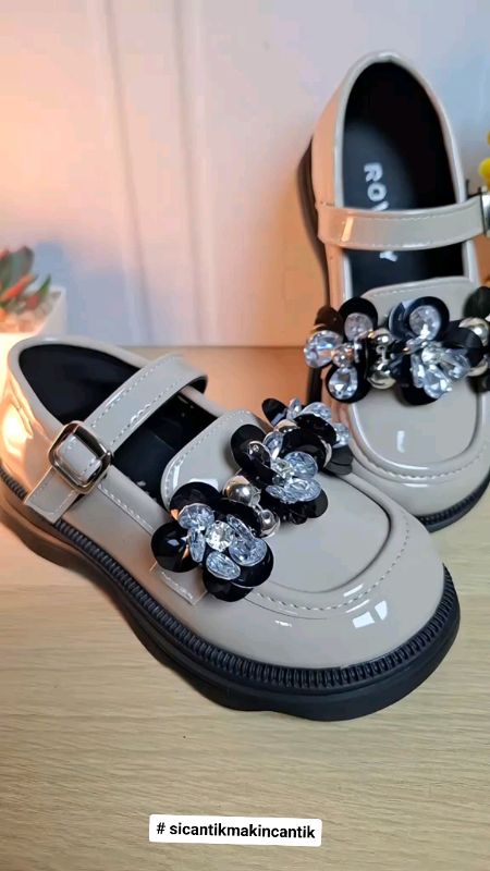 sepatu Korea anak perempuan ##RacunShopeeCheck #SpillBawaBerkah #fypシ