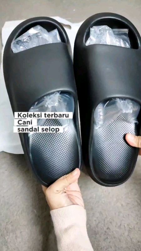 Cani slipper sandal selop empuk banget #slippersandal #sandalselop #sandalposse #sandalpossemurah #RacunShopee #ViralDiShopeeVideo #sandalselopunisex