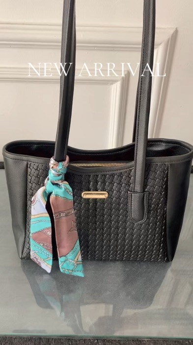 Special edition✨👜 #fyp#totebag#totebagaesthetic#handbagwanita#taswanita#shoulderbag #OOTDFashionShopee#RacunShopee