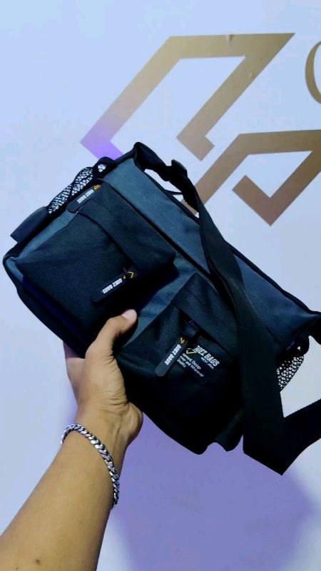 nih saya rekomendasikan tas Slempang multypungsi yg keren cakep☺️🤫