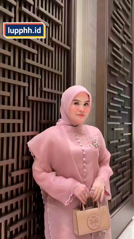kinanthi #kurungmelayu  #kebayawisuda #kebayakondangan #kebayalamaran #setkebaya  #shopeevideo #ShopeeFashionHaul #GratisOngkirRP0 #ShopeeLook