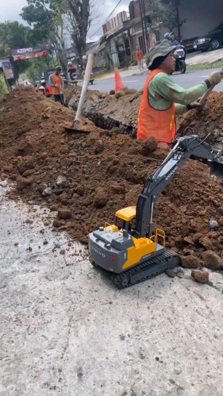 #remotkontrol #excavator #excavatorremotecontrol #excavatoroperator #excavatormainan #ViralDiShopeeVidio #SpillBawaBerkah