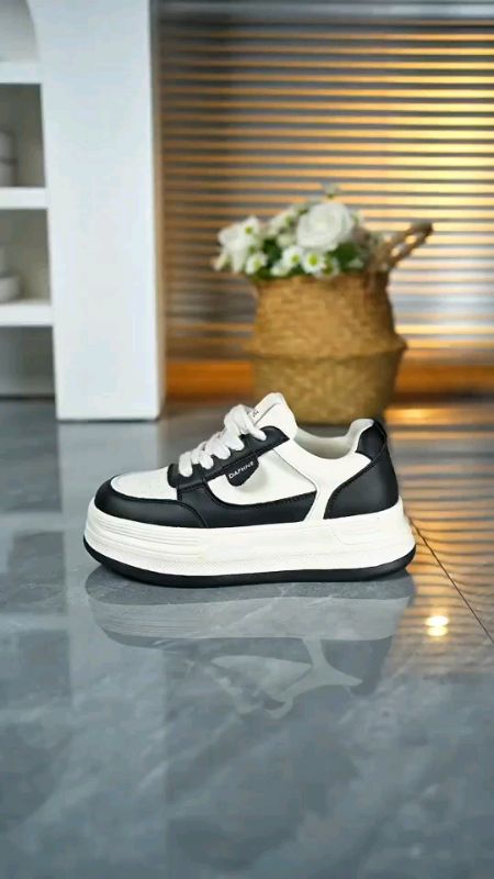 just look Hyein Sepatu Sneakers Wanita Sneakers shoes Fasion Korean style #RacunShopee #shopeemembawaberkah #ShopeeLook #ShopeeCOD #sepatuwanita #news