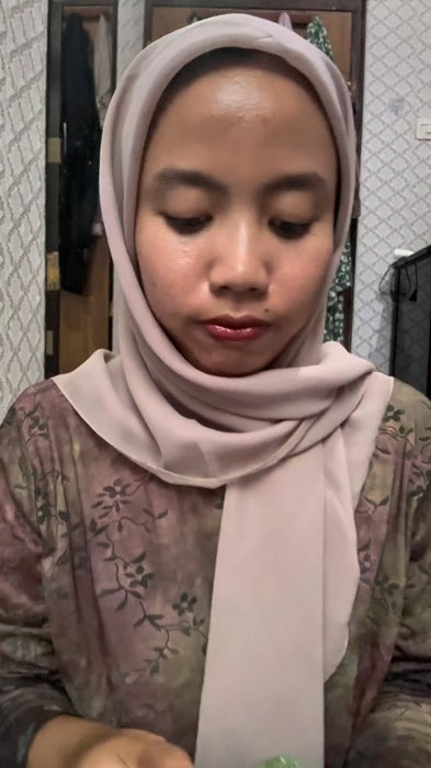 Bersih wajah dulu gais #micellarwaterglad2glow300ml #micellarwaterglad2glow