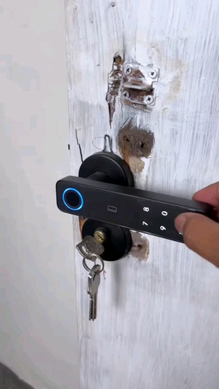 zaman sudah serba canggih yuk upgrade handle pintu ke yg lebih modern #handlepintu #doorlockfingerprint #fingerprintdoorlock #fyp #SpillRacunShopee