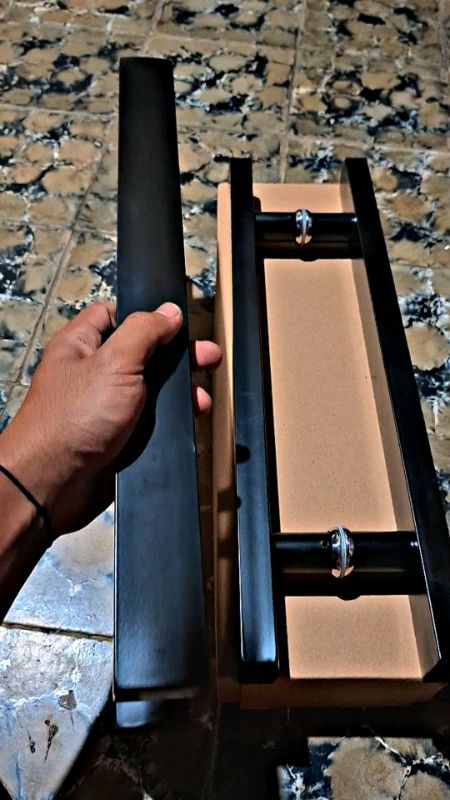 handle pintu rumah model baut tembus dimensi 20X40 warna hitam ukuran 45cm..#handle #gagangpintu #kunci #terbaru #gagangpintumurah #handlepintuset