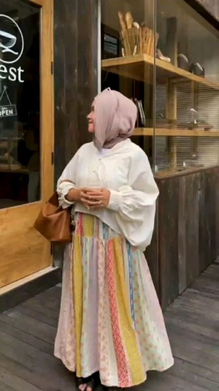#ShopeeLook #ViralDiShopeeVideo #GratisOngkirRP0 #OutfitAlaKorea #rokfloral #rokpanjang #skirt