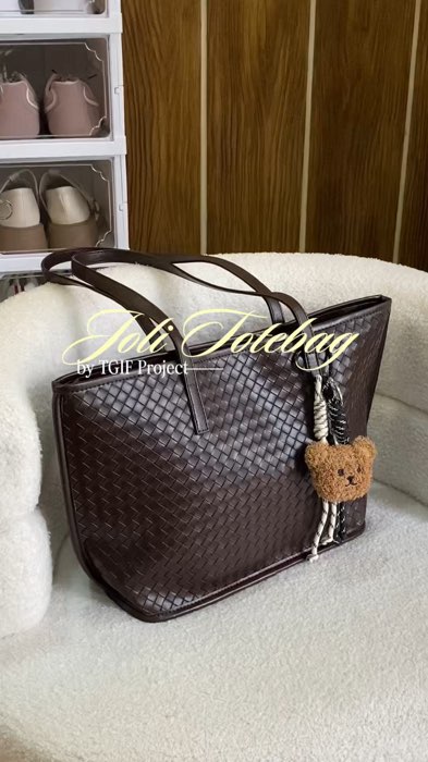 Punyaku warna DARK CHOCO yg Large🥰 #taswanita #totebag #SpillBawaBerkah #RacunShopee #PromoNonStop #lokalbrand #tasmurah #shoulderbag #ootd #fyp