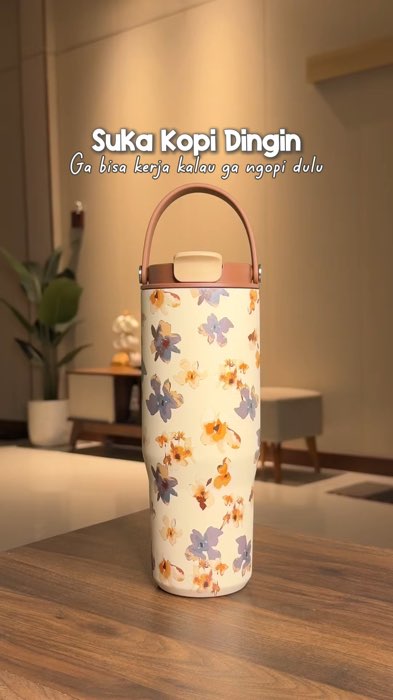 Kalau suka minuman dingin, coba deh pakai tumbler ini. #tumbler #tumblerkopi #tumbleraesthetic #tumbler1liter #tumblertahandingin