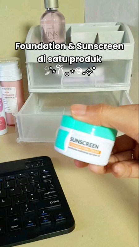 Karena konten yang aku pin rame banget jadi aku spill lagi buat yang belum kenal #vivasunscreenfoundation satu ini#GakNyeselBeliIni #RacunShopeeCheck