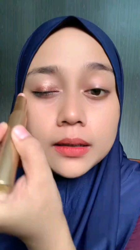 ⭐COD/Pengiriman Cepat ⭐[Waterproof/Mudah Diaplikasikan ]stik eyeshadow tiga warna dengan glitter gradien/Stik Eyeshadow Emas Berlian 3 Warna Glitter G
