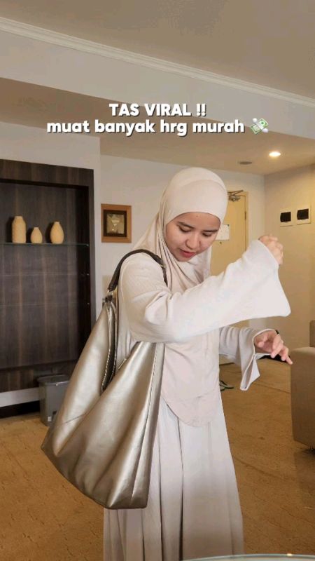 hobo bag gini ga cmn viral tp beneran luas & cantik bgt hrgnya jg murmer aja #tashobomurah #tasviral #GakNyeselBeliIni #ViralDiShopeeVideo