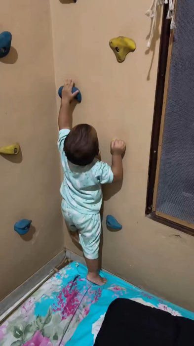 Lebih baik difasilitasi daripada panjat-panjat yang lain kan #panjatdinding #pointwallclimbing #panjattebing