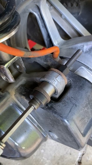 Proses ganti bosh shockbraker belakang vario 125  #boshshock #vario #variomodifikasi