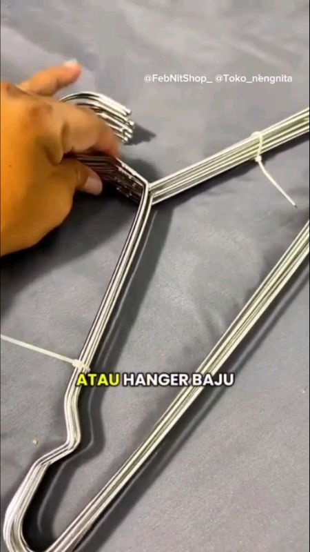 Gantungan baju tebal bahan stainless #gantunganbaju #gantunganserbaguna #gangunganbajustainless #gantunganbajutebal #ShipeeVideoViral