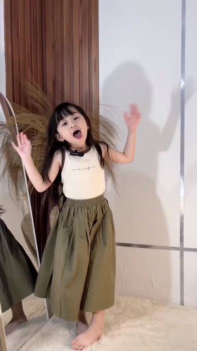 Rekomendasi Celana Barrel Pants dari @littlemixmix  buat sikecil 👖#celanajeansanak #barrelpants #ootdanak #outfitanak #jeansanak #jeanspants #Fashion