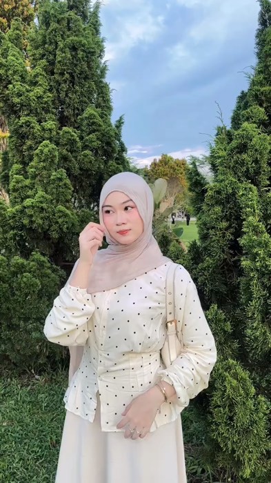 #blousewanita #blouse #polkadot #blousecantik #outfitinspiration #polkadotoutfit