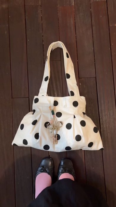 TASNYA AESTHETIC DAN KELIATAN PUNYA 2 TAS KARNA BISA BOLAK BALING DONG🫶🏻✨🖤🤍#tasshoulderbag #taswanitakekinian #FashiondiShopee #Diskon40RB #fypシ
