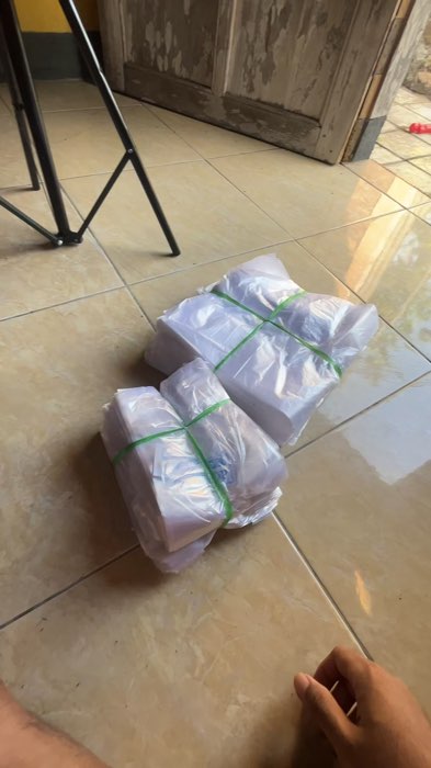 Kantong kresek bening #kresek #kresekkiloan #kreseklosbening #kresekmurah #ShopeeCOD #RacunShopee #shopeevideo #fyp #ShopeeLook