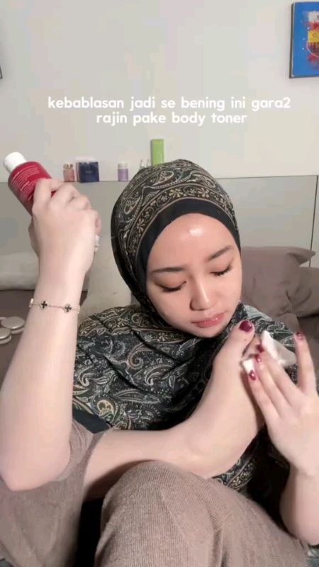 pake toner biar daki terangkat dan menyerap bodycare dg sempurna#RacunShopeeGlowing #RacunShopeeCantik #RacunShopee #skinnicebodytoner