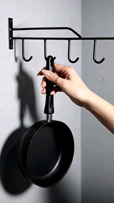 5 Alasan Mengapa Anda Harus Punya Gantungan Wajan di Dapur Anda #gantunganwajan #dapurorganis #penyimpananwajan #RacunShopee #SpillRacunShopee