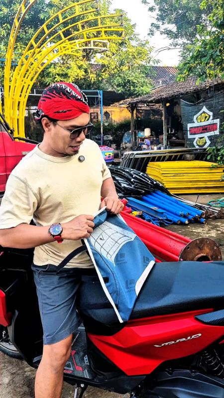 Sarung jok motor bisa pasang sendiri tanpa ribet. #ShopeeLook #SpillBawaBerkah #GratisOngkirRP0 #ViralDiShopeeVideo #TermurahDiShopee #ShopeeCOD