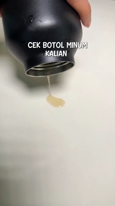Cek harta karun di dasar botol kalian yang nyucinya cuma di kocok air doang ? #sikatbotol #sikatbotolsilikon #RacunShopee #ShopeeCOD #GratisOngkirRP0