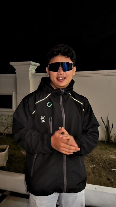 Aman aja jaket waterproof🫵 #jaket #jaketpria #jaketparasut #jaketwaterproof #jaketmurah #jaketantiair #hmzhnff
