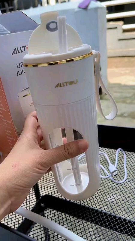 Mau blender bisa langsung di gelasnya #blenderportable #alltou   #belidikeranjangorenyahh🛒🛍️