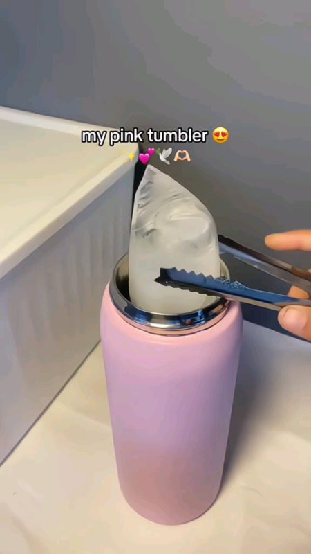 masukin es batu gede bisa masuk dong 💗 #TumblerMinum #botolthermos #tumblercoquette #tumblerinsulated #TumblerPinkAesthetic#ShopeeReview #RacunShopee