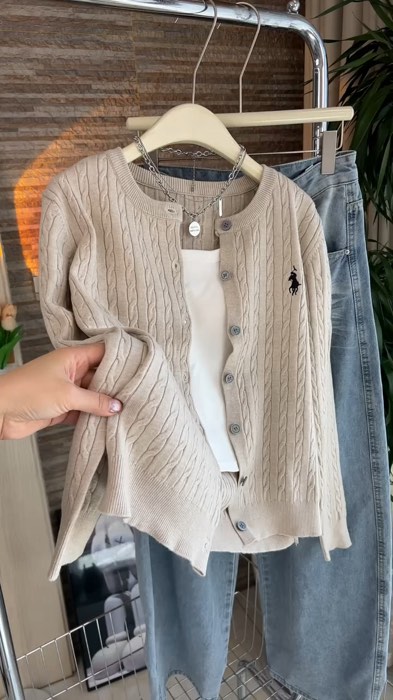 #CardiganRajutKepangWanita #olopcardigan #cardiganrajutpremium #cardigankuda #cardiganmurah #ViralDiShopeeVideo #FashiondiShopee #GratisOngkirRP0