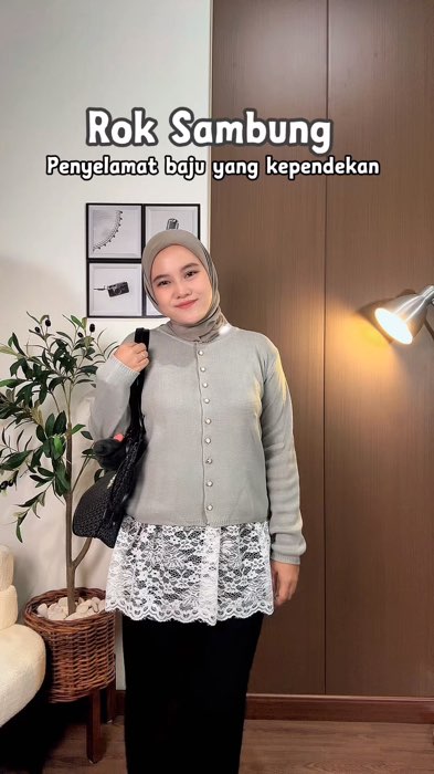 Solusi atasi baju kependekan pakai rok sambung ini😍#SpillRacunShopee #RacunShopee #ViralDiShopeeVideo #GakNyeselBeliIni #roksambung #roksambungan