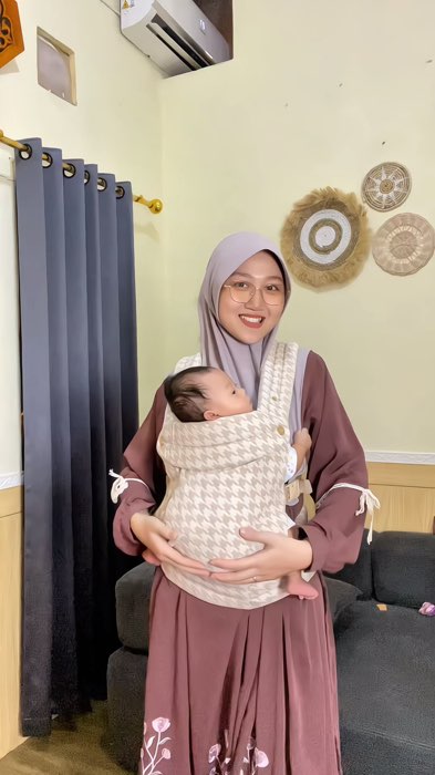 Asli bun nyaman poll ga bikin sakit pinggang gendongannya #gendonganmshape #gendonganssc #gendonganbayi #perlengkapanbayi #DiskonRacunShopee