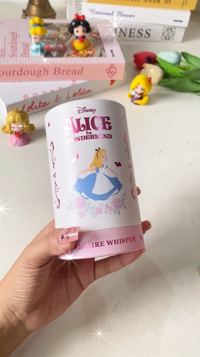 Parfum aethetic wanginya fresh ❤️ cocok juga untuk seserahan, packagingnya cuuutee banget