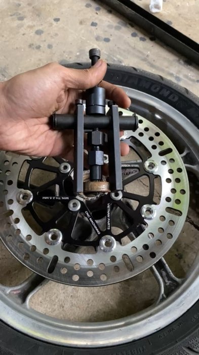 Proses ganti bearing roda depan vario 125 #bearing #vario #variomodifikasi
