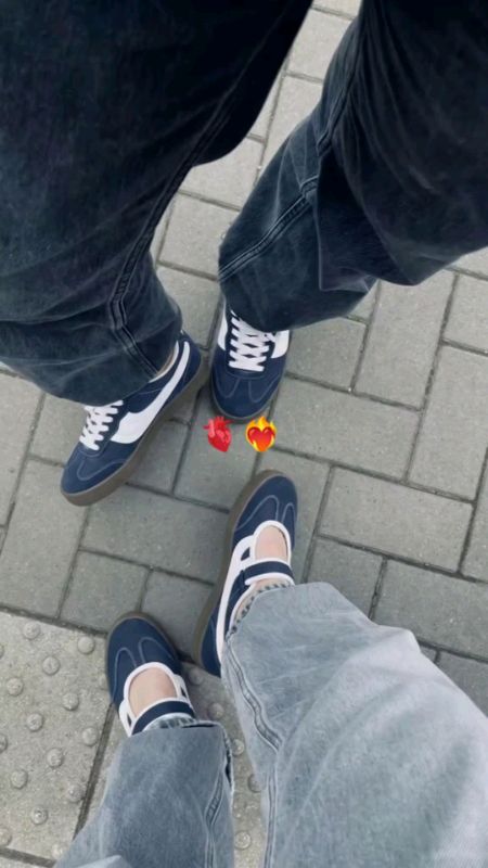 sepatu couple pasangan #sepatucouple #murahmeria #fypshopeevideo #belanjadishopee #foryoupage #murahmeriahberkualitas #SepatuKerenKekinian