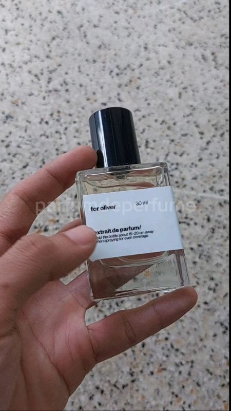 Aroma adalah identitas, terasa sebelum diperkenalkan. Aroma berkembang seiring waktu, melekat pada bayangan diri.  #parfum2026 #parfumdperfume