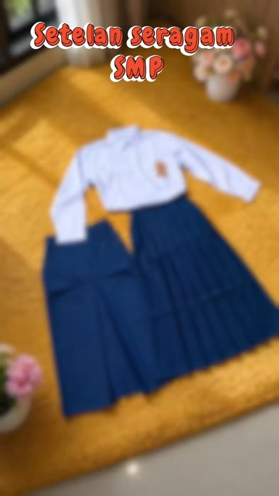 Setelan seragam SMP.  #shopeevideo #belanjabayarditempat #belanjashopeemurah #cumadishopeevideo #shoppevidioviral