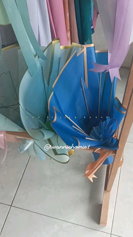 Rak buket #rakbuket #rakbuketbunga #rakbuketbungamurah #rakbuket3susun #rakbuketmurah #rakbuketkayu #rakkayubucket #rakdisplaybunga #rakbungasusun