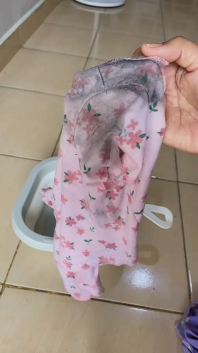Baju berjamur karena males nyuci? #pembersihnoda #shopeevideo #gebyar #tahunbaru