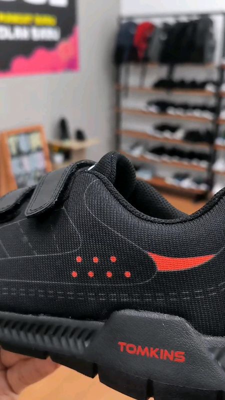 Koleksi Sepatu Sekolah TOMKINS ini sudah tersedia lagi. #tomkins #sepatusekolah #sekolah #sepatuanak #shopeevideo #RacunShopee #fashion #sneakers