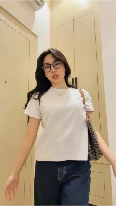 Kaos basic andalan 🫶🏻🤍 #kaosbasic #ShopeeFashionHaul #OOTDFashionShopee #FashiondiShopee #kaosbasicwanita #kaospolospremium #kaospoloswanita