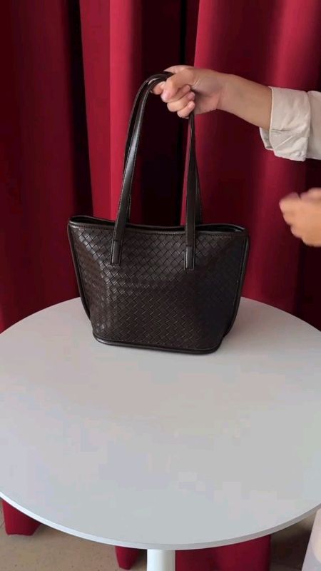 #shoulderbag #JoliBag #tgifproject #taswanita #tasbahu #outfitideas #RacunShopee #GratisOngkirRP0 #tasbesar #tasmuatbanyak #Diskon50Persen