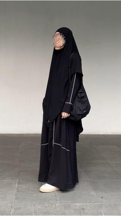 Asiyah Abaya dan Khimar dari @alurcerita gak pernah gagal looknya, cocok buat anak muda. #ShopeeLook #ShopeeFashionHaul #abayaumrohhaji #alurcerita