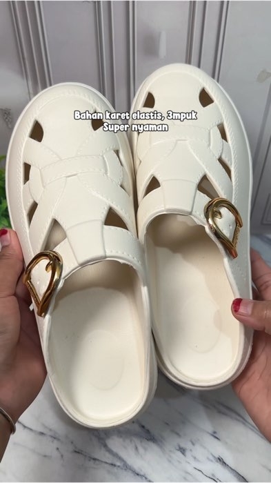 Rekomendasi sendal murah#sendalwanita #sendalslop #sendalsepatu #sendalkaret #sendalmurah #shopeevideo #ShopeeFashionHaul