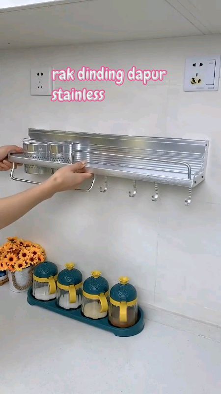 "Rak dinding dapur stainless, solusi praktis dan stylish untuk dapur rapi! 💫 Anti karat & tahan lama. Yuk, percantik dapurmu sekarang! 🛒 #rakdinding