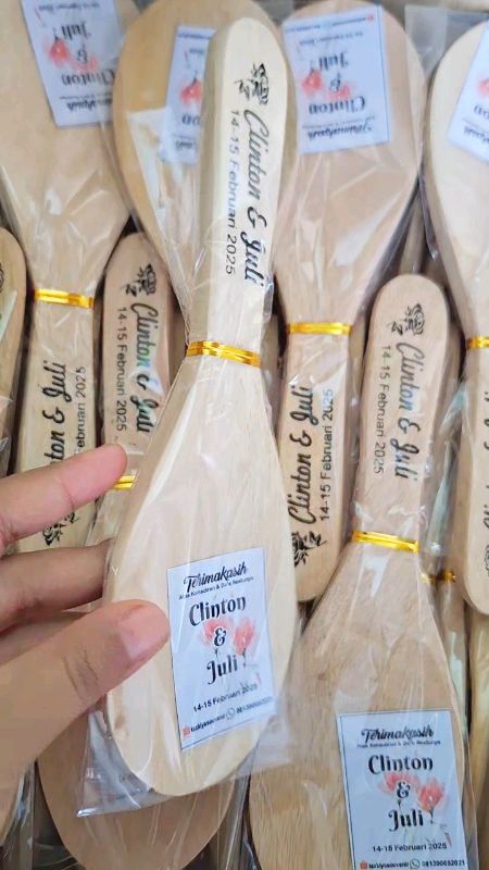 Souvenir Centong Produk Lokal....Klik Kranjang Kuning Untuk Order Ya kak,,,Free Custom Nama Kedua Mempelai ya kak#souvenirpernikahan