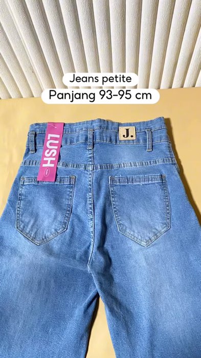 Petite udah ga takut celana nya kepanjangan lagi #jeanshighwaist #jeanspetite #jiniso