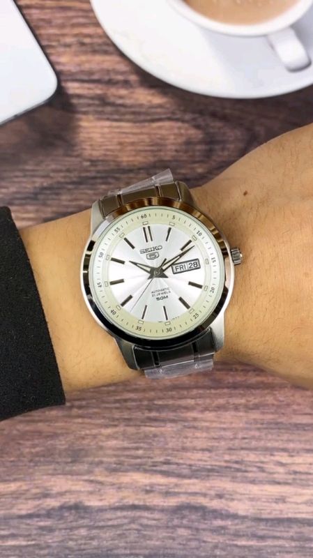 Jam tangan SEIKO #jamtanganpria #jamtanganoriginal #jamtangankeren #jamtanganmurah #jamtanganviral #jamtangancowok