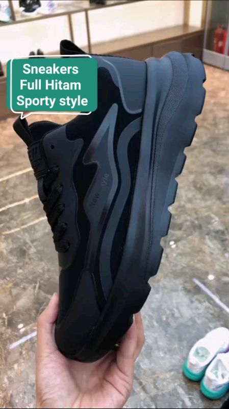 Sepatu Full Hitam Sporty style #sepatufullhitam #sepatusekolah #sepatusneakers #sepatumurah #sepaturunning #sepatukerja #sepatumain